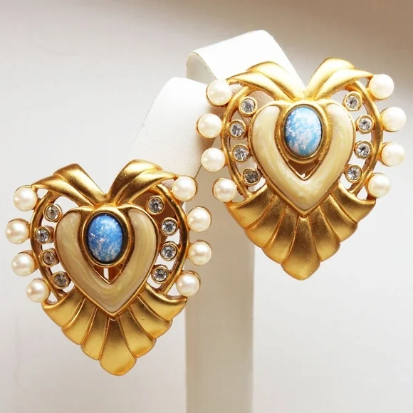 Hearts of Hollywood Set Elizabeth Taylor for AVON